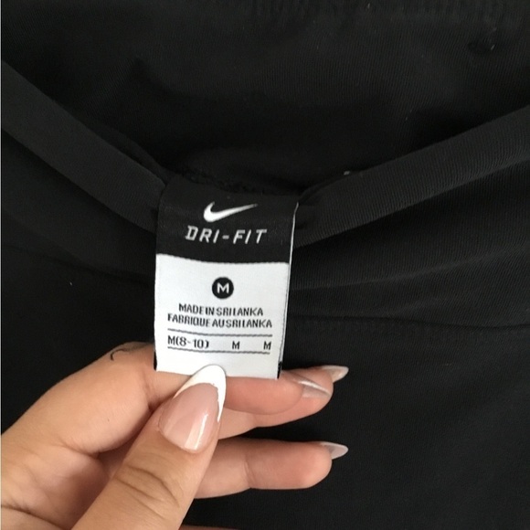 N - Nike, Black “Capri” Leggings Size M - Picture 4 of 4
